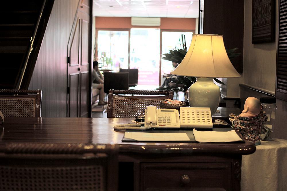 Travel Lodge Surawong (Adults Only) Bangkok Exteriör bild