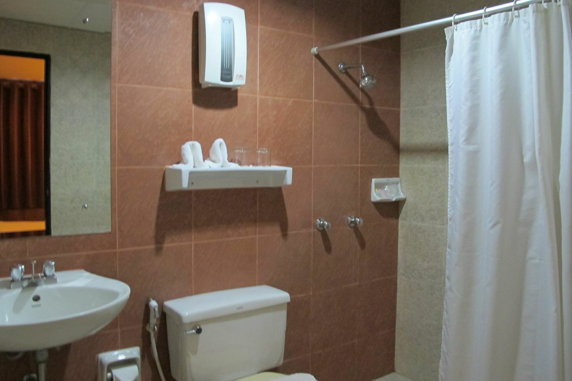 Travel Lodge Surawong (Adults Only) Bangkok Exteriör bild