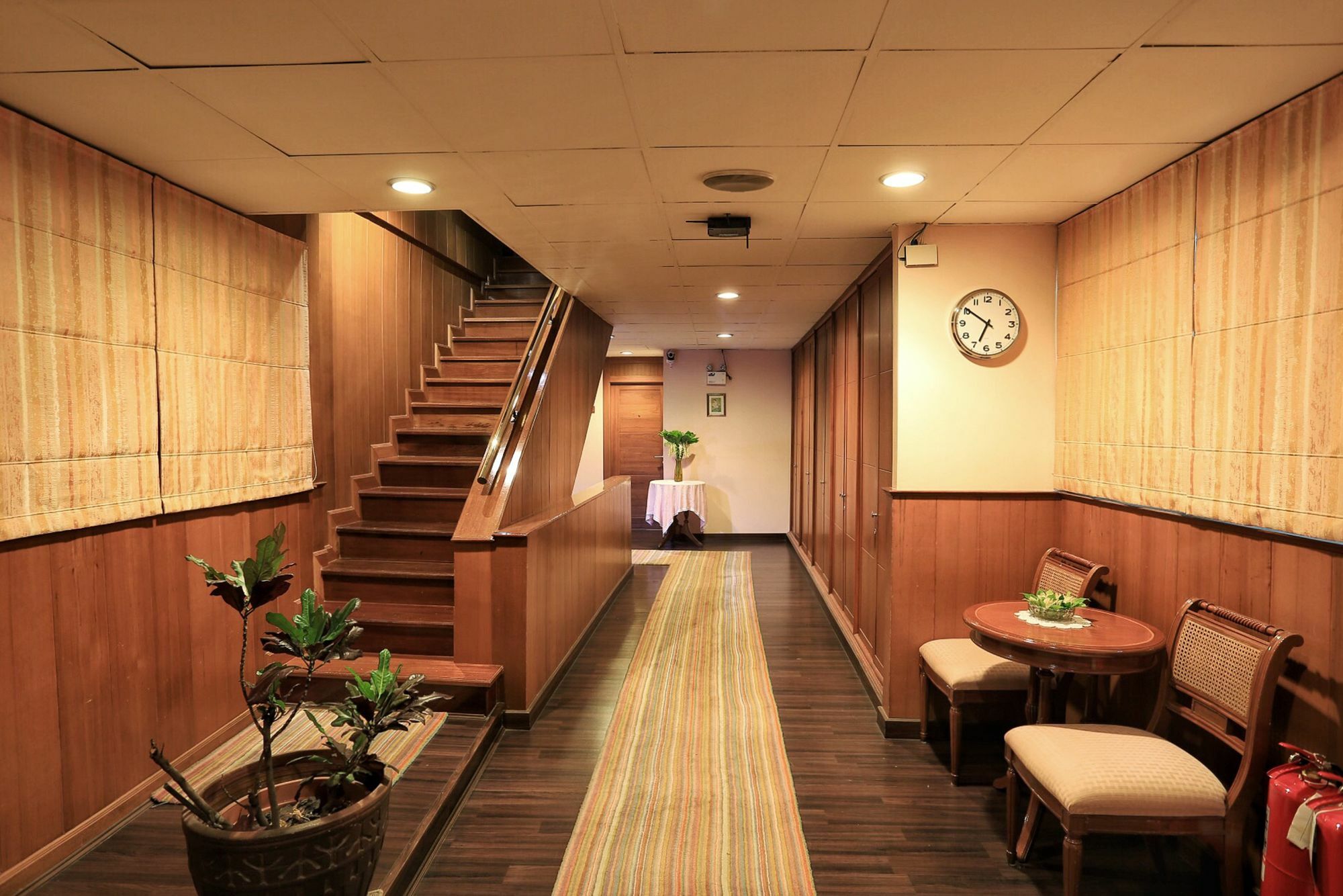 Travel Lodge Surawong (Adults Only) Bangkok Exteriör bild