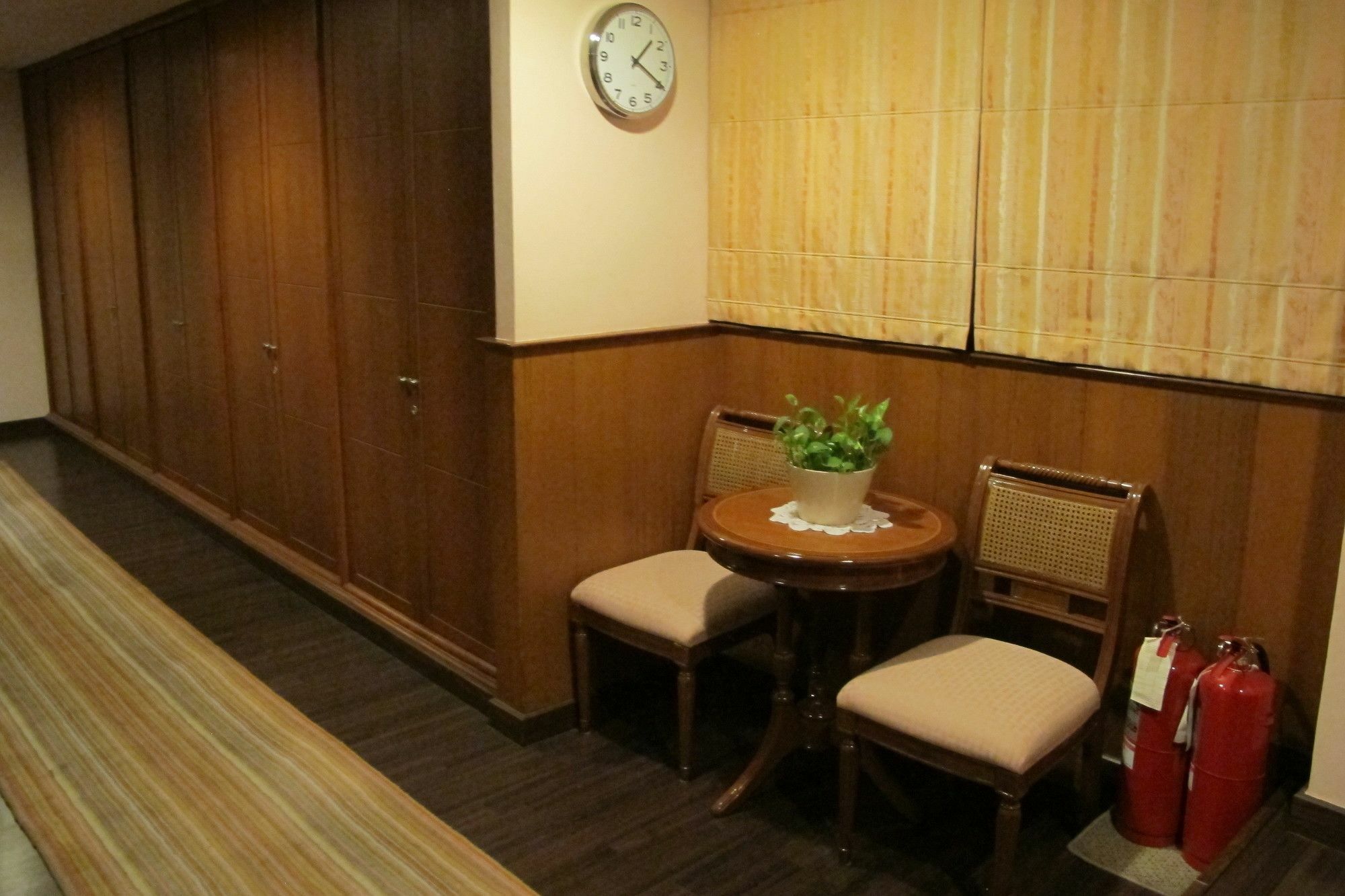 Travel Lodge Surawong (Adults Only) Bangkok Exteriör bild