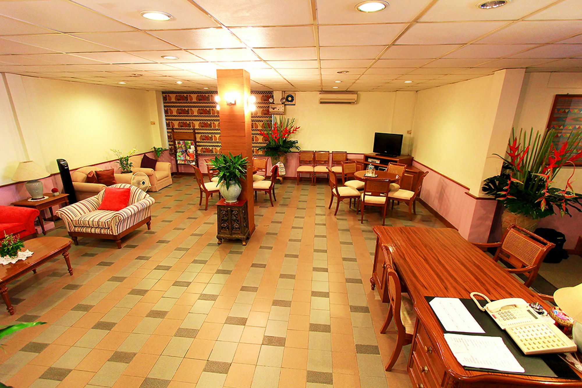 Travel Lodge Surawong (Adults Only) Bangkok Exteriör bild