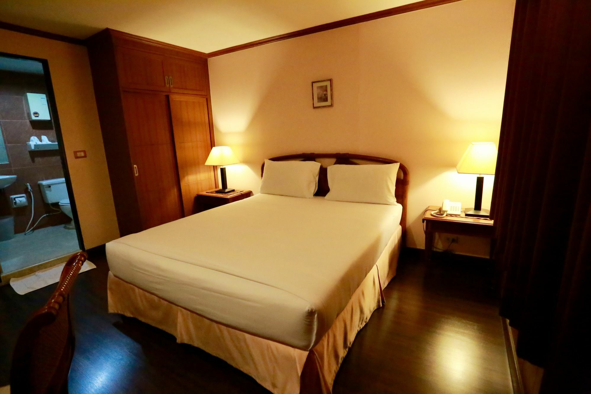 Travel Lodge Surawong (Adults Only) Bangkok Exteriör bild